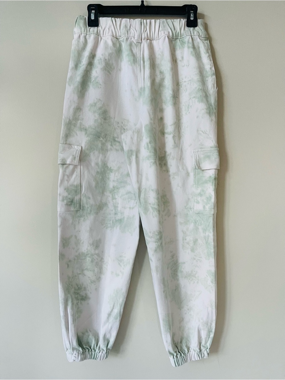 Forever 21 Women’s high-rise sage green & white tie-dye cargo denim jogger pants - Picture 2 of 6